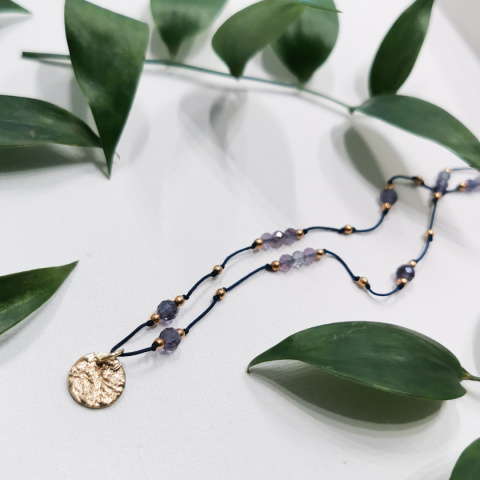 Naszyjnik Glam, Simply z blaszką mosiężną i Fluorytem niebieskim Naszyjnik Glam, Simply z blaszką mosiężną i Fluorytem niebieskim