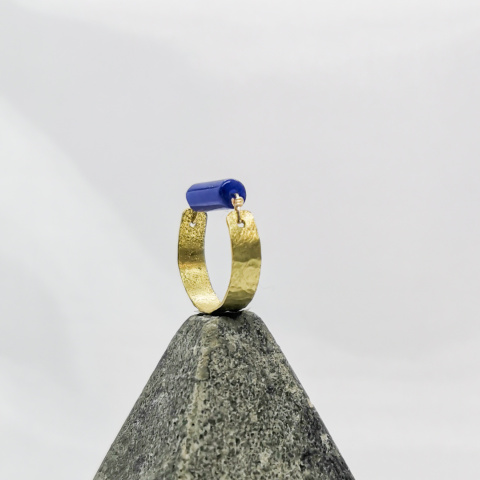 Pierścionek Glam, mosiądz, Lapis Lazuli, walec Pierścionek Glam, mosiądz, Lapis Lazuli, walec