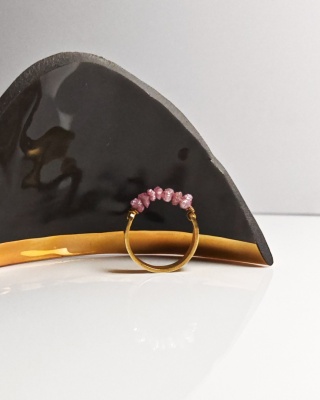 Pierścionek Glam, mosiądz, Różowy Surowy Diament