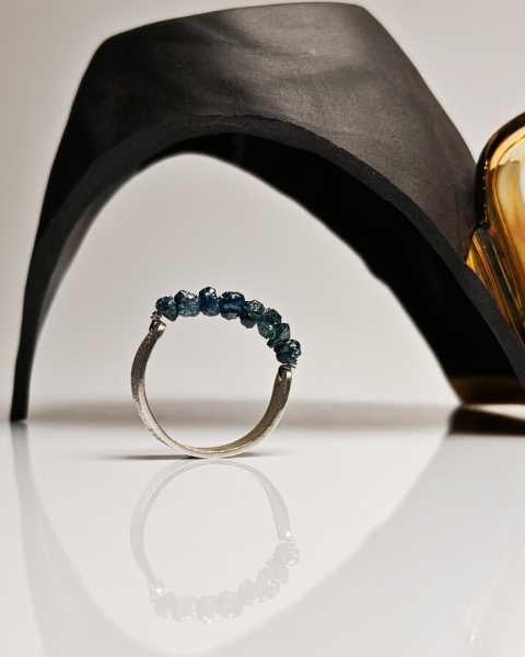 Pierścionek Glam, srebro, Niebieski Surowy Diament
